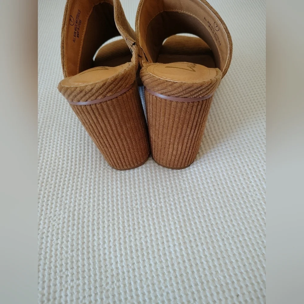 Lulu's Tan Ribbed Open-Toe Mules Size 7 - Picture 3 of 7